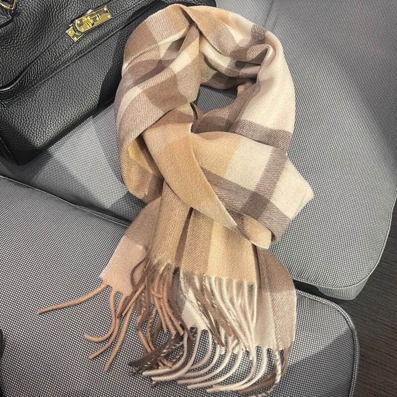 Travel Accessories To Gift - Een exclusieve pure geruite sjaal en